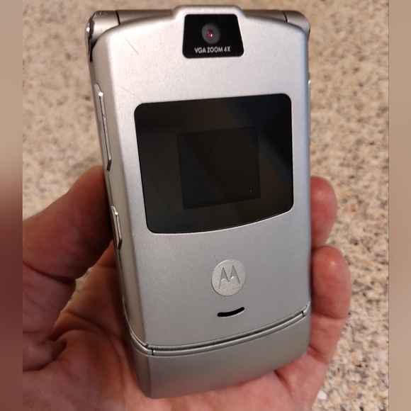 Motorola Cell Phones & Accessories Vintage Motorola Razr V3 Silver